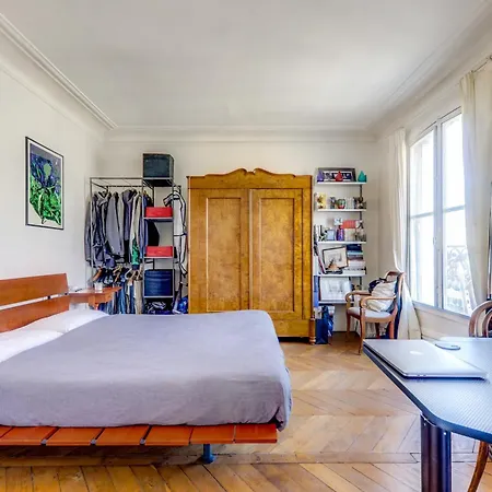 Central Avec Balcon Appartement Parijs