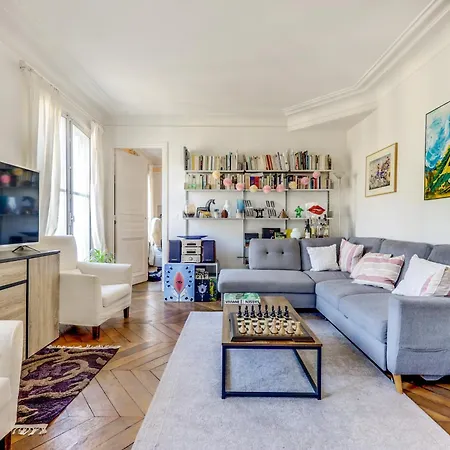 Central Avec Balcon Appartement Parijs